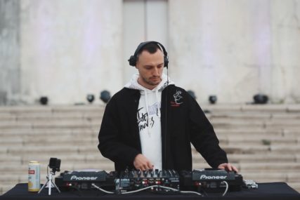 Premijerno emitovan nastup beogradskog DJ-a na Banj brdu