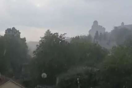Obilne kiše napravile OGROMNU ŠTETU: U Gnjilanu se urušio most i krenula klizišta, blokirano 20 porodica (VIDEO)