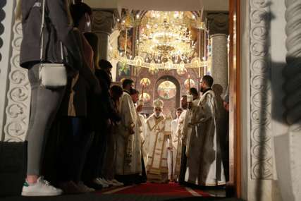 “Molimo se za sav naš narod” Vladika Jefrem čestitao pravoslavnim vjernicima Vaskrs (FOTO)