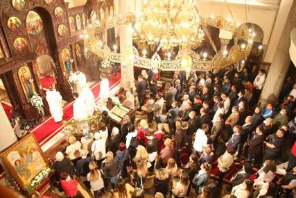 Pravoslavni vjernici danas obilježavaju dan Hristovog vaskrsenja: U Hramu Hrista Spasitelja služena ponoćna liturgija (FOTO)