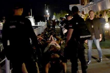 Hapšenje huligana kod Beton hale: Leže na pločnicima sa lisicima na rukama (VIDEO)