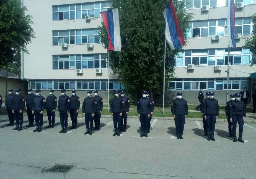 Uspješno završili školovanje i počeli pripravnički staž: U Policijskoj upravi Banjaluka promovisana nova klasa kadeta MUP RS