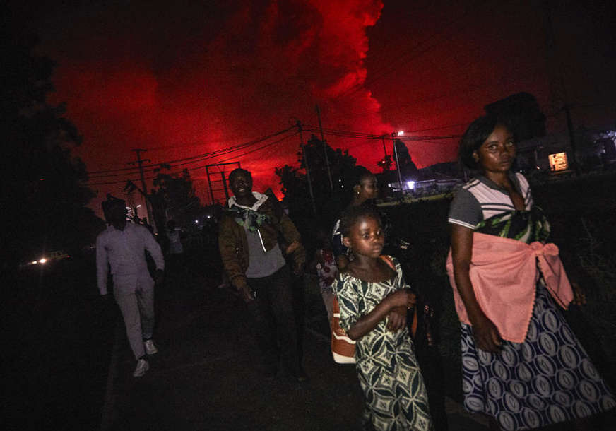 DRAMA U KONGU Ljudi bježe nakon erupcije vulkana (FOTO)