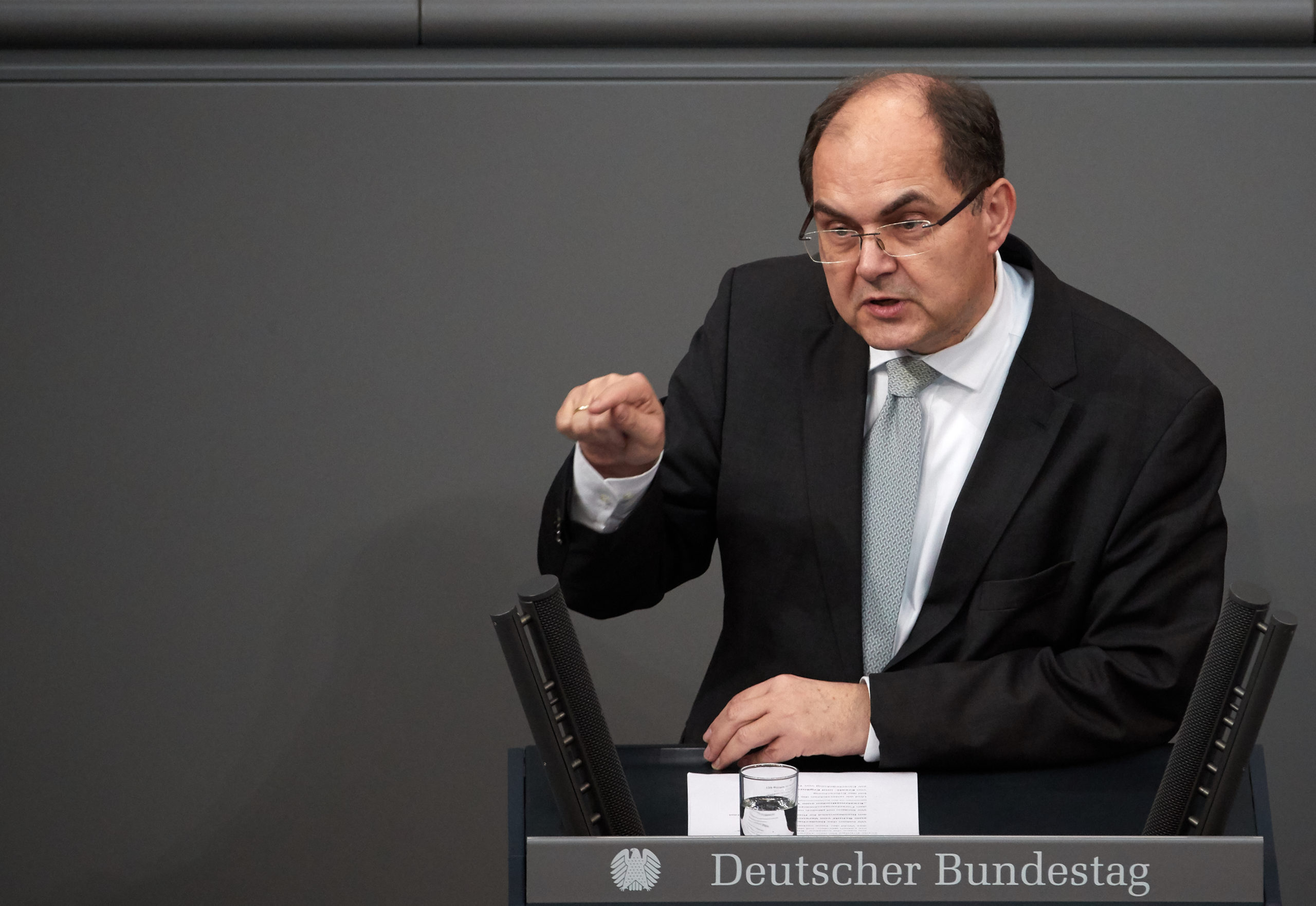 Christian Schmidt leaves Bosnia and Herzegovina as he arrived – illegally