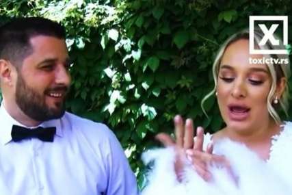 Luna i Marko izgovorili sudbonosno "da" u crkvi: Ona u vjenčanici sa perjem, a on u odijelu i leptir mašni (VIDEO)