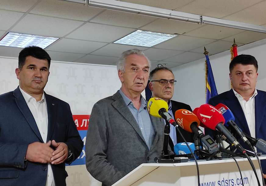 "ŠIRIMO FRONT PROTIV REŽIMA" Šarović poručio da su dobrodošle sve stranke koje se bore za spas Srpske