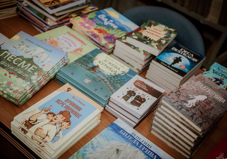 Knjige su najveće blago: Stigla pomoć za školsku biblioteku u Modriči
