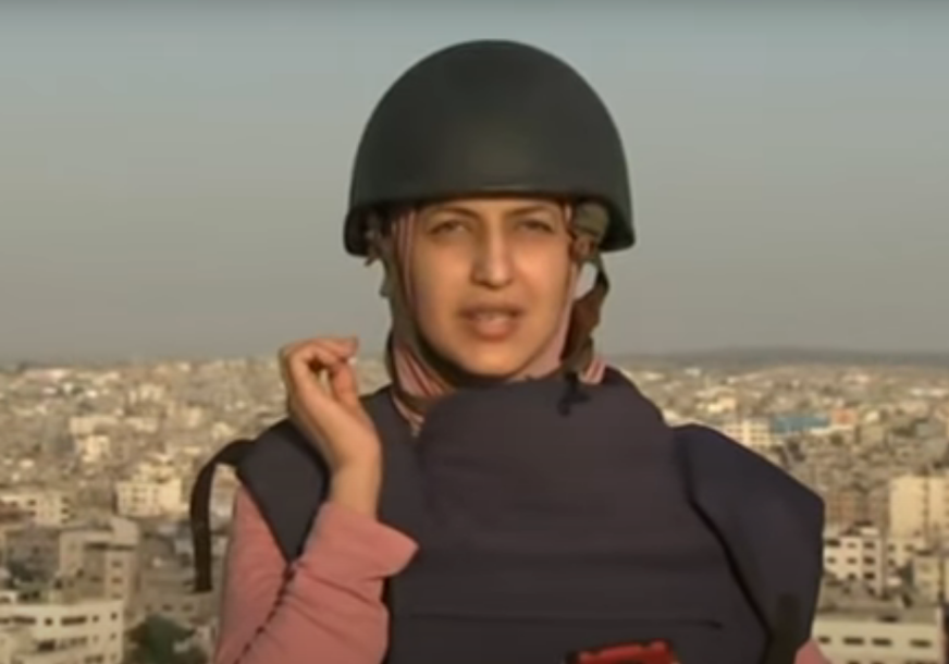 "O Bože, moram sići" Novinarka izvještavala uživo u trenutku rušenja zgrade u Gazi (VIDEO)