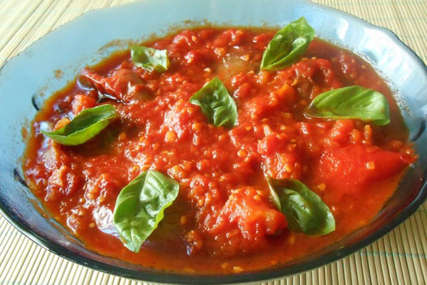 Idealan obrok za ljubitelje povrća: Paprike u sosu od paradajza