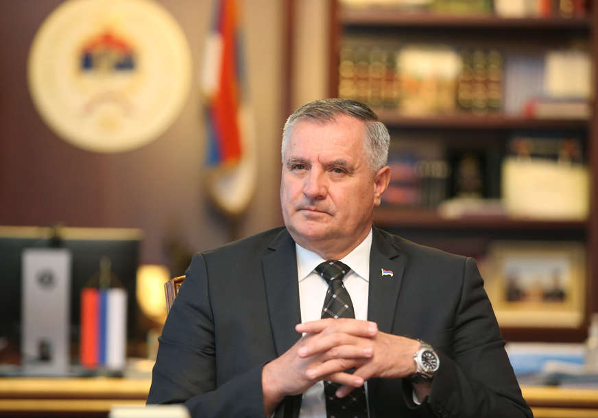 Višković najavio “Iz budžeta Srpske 70 miliona KM za POVEĆANJE PLATA”