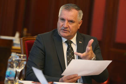 “MNOGI SU POSTALI NERVOZNI” Višković poručio da je Srpska izlaskom na Londonsku berzu obezbijedila sredstva za ovogodišnji budžet
