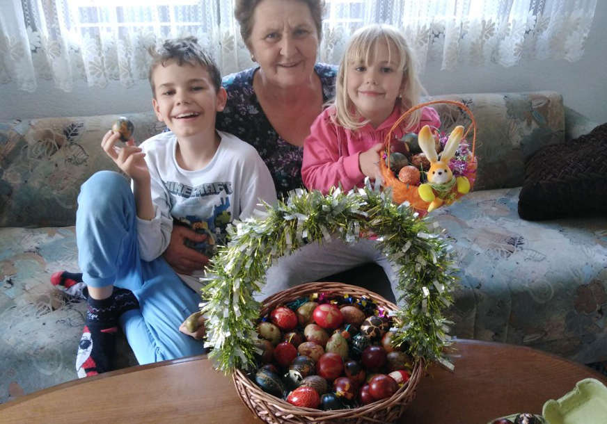 Ofarbali stotinu jaja: Pripreme za Vaskrs u porodici Vidović