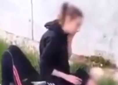 Drama u Jajcu: Učenica tukla i ponižavala vršnjakinju, druga djeca sve snimala (VIDEO)