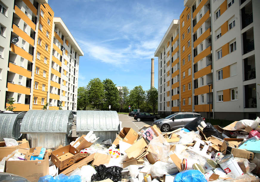 Mještani naselja “Siti blok” zabrinuti za zdravlje: Nedostatak kontejnera stvara deponije oko zgrada