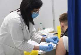U MAĐARSKOJ PROTEST PROTIV VAKCINACIJE Vlada proglasila obaveznu vakcinaciju za nastavnike i zdravstvene radnike