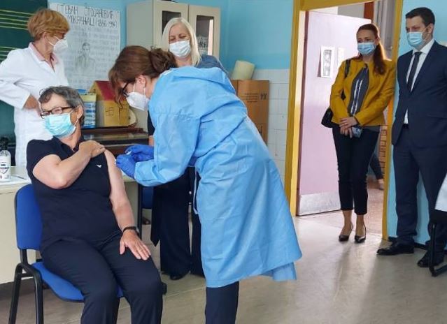 POČINJE IMUNIZACIJA PROSVJETNIH RADNIKA Zeljković: Bitno da se svi vakcinišu (VIDEO)