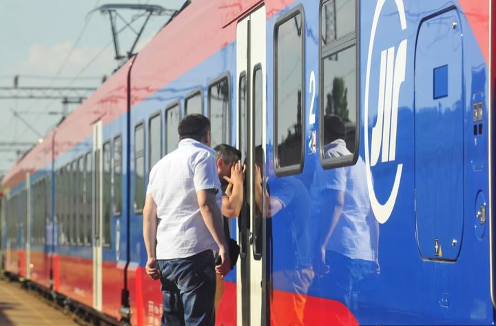 AKO VOZ KASNI, PUTNIKU SE VRAĆA NOVAC Evo koliki povrat se očekuje za kašnjenje od sat i više
