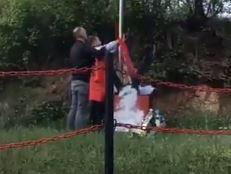 Incidenti se samo nižu: Skinuli srpsku zastavu u Končulju i podigli zastavu Albanije (VIDEO)
