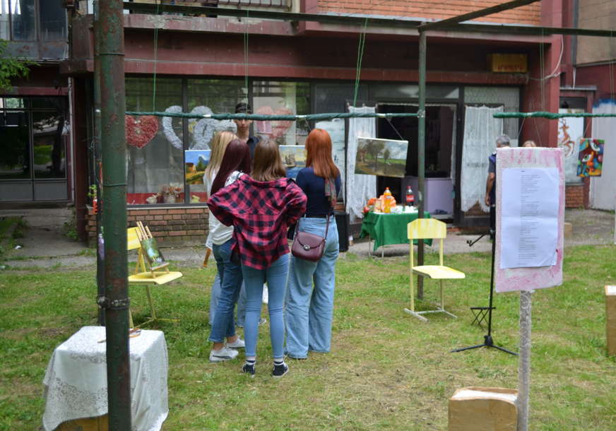 Mladi u Prijedoru izveli performans "Bolji prostor"