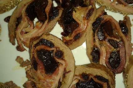 Biftek punjen slaninom i suvim šljivama: Divno predjelo ili glavno jelo za svečanu trpezu