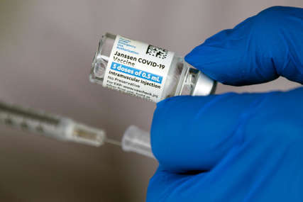 ZA STARIJE OD 60 GODINA Njemačka preporučila vakcinu “Džonson i Džonson”