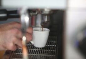 Ima li išta da je zadržalo staru cijenu: Kilogram kafe poskupio za 2 KM