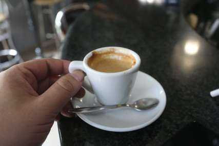 Znaci da unosite previše kofeina: Veza između kafe i fokusiranja na posao je dublja nego što mislimo