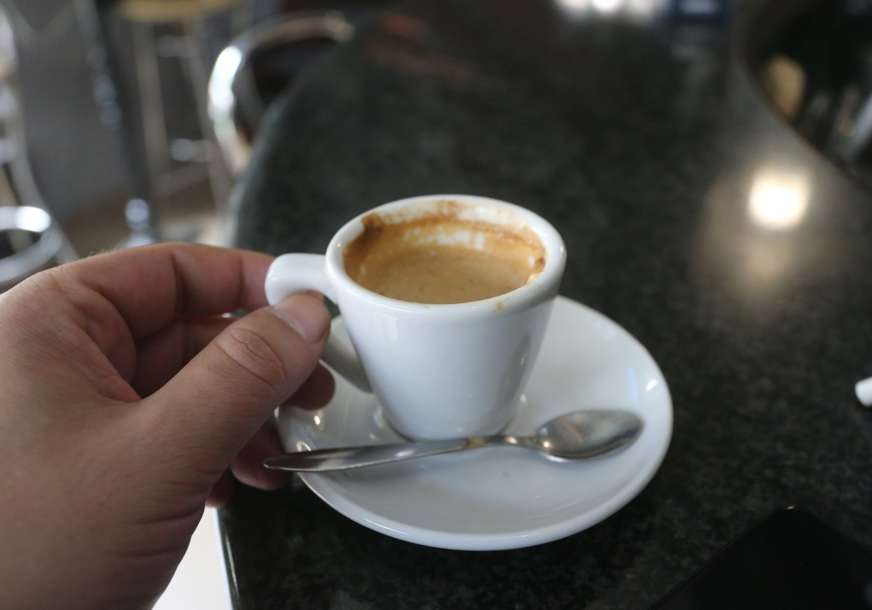 Znaci da unosite previše kofeina: Veza između kafe i fokusiranja na posao je dublja nego što mislimo
