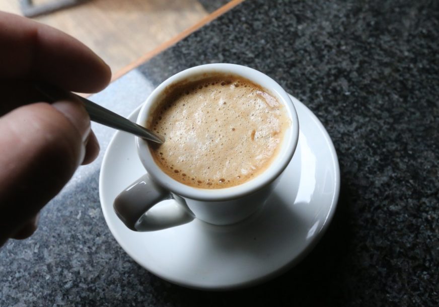 Jedan od najvećih zdravstvenih izazova: Dvije do tri šoljice kafe dnevno SMANJUJU RIZIK OD DEMENCIJE