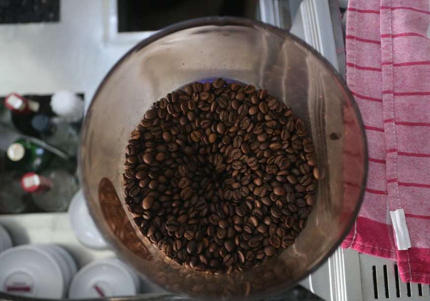 Zabrinutost zbog širenja delta soja: Industrija kafe na udaru, ograničenja država utiču na zalihe