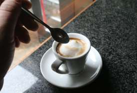 VRIJEDI POKUŠATI Ova 4 dodatka u kafi mogu pomoći u mršavljenju