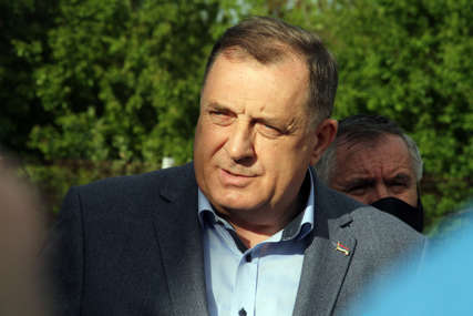 “LAŽETE, BLEFIRATE I PETLJATE” Dodik poručio da Srpska ne prihvata imenovanje Kristijana Šmita