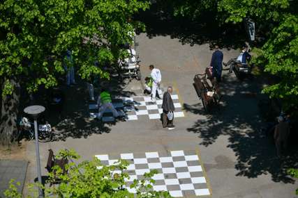 Za ljubitelje šaha: Obnovljena tabla u centru grada