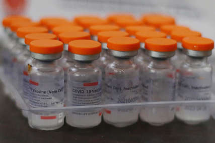 POLA MILIONA DOZA Novi kontigent kineskih vakcina stigao u Srbiju