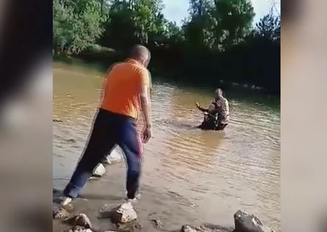Radnici uskočili u rijeku da izvuku ženu “U prvi mah sam pomislio da je u pitanju džak” (VIDEO)