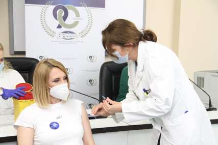 TREĆA FAZA IMUNIZACIJE Počela vakcinacija medijskih radnika (FOTO)