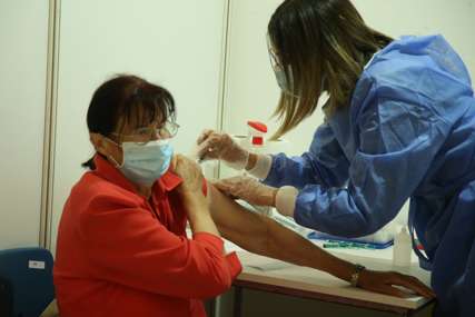 Pripadnici prioritetnim grupama: Treću dozu vakcine primilo 968 Dobojlija