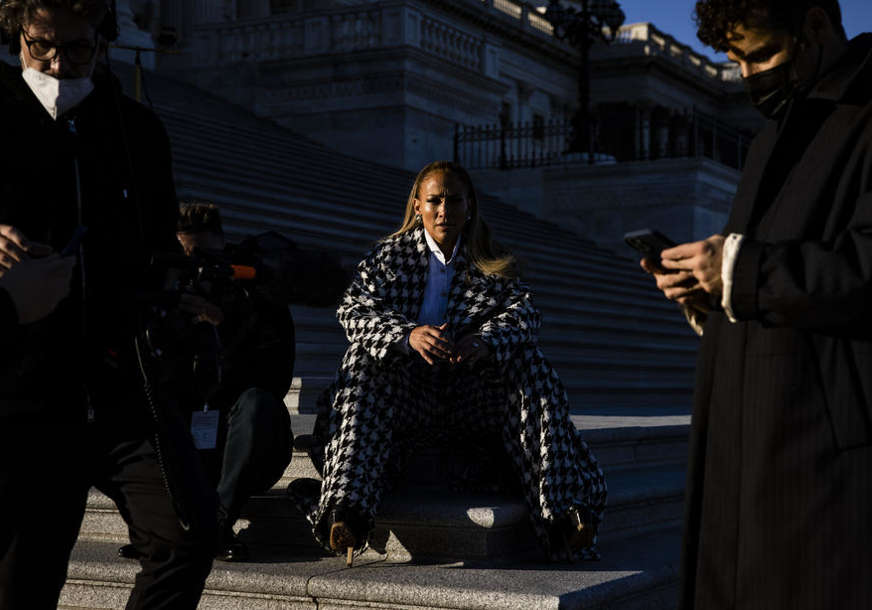 "UHVATILI" JE PAPARACI Prve fotografije Džej Lo nakon pomirenja s Aflekom (FOTO)