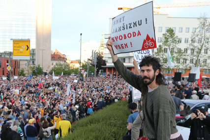 Glas PROTIV VLADE Janeza Janše: Masovni protesti u Ljubljani, okupilo se 40.000 ljudi