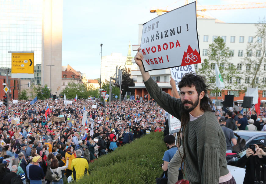 Glas PROTIV VLADE Janeza Janše: Masovni protesti u Ljubljani, okupilo se 40.000 ljudi