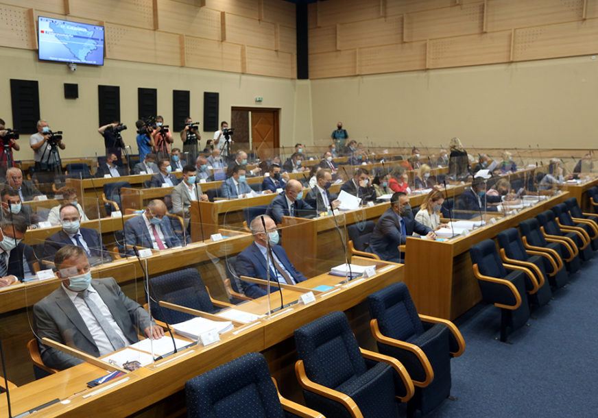 Poslanici sjede u Narodnoj skupštini Republike Srpske