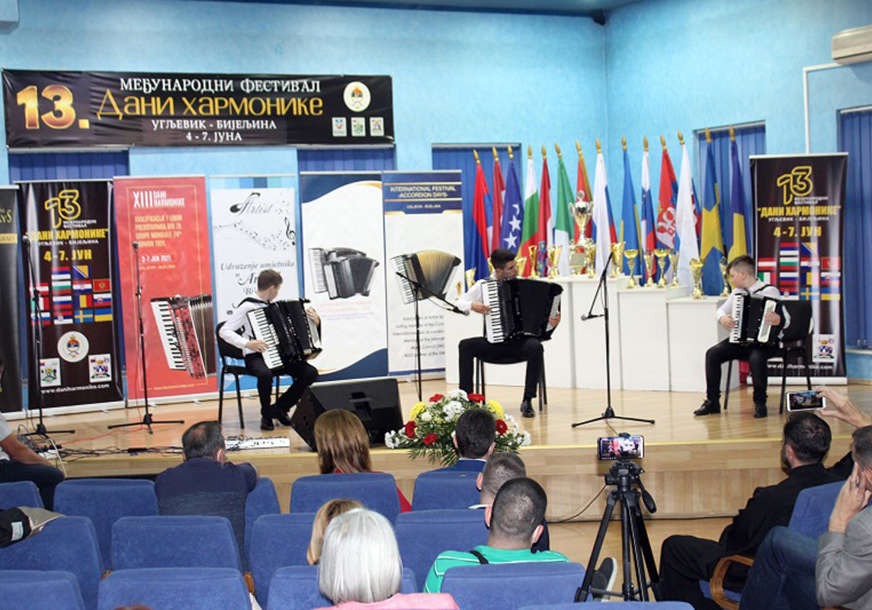 "Dani harmonike" u Ugljeviku okupili takmičare iz 13 zemalja (FOTO)