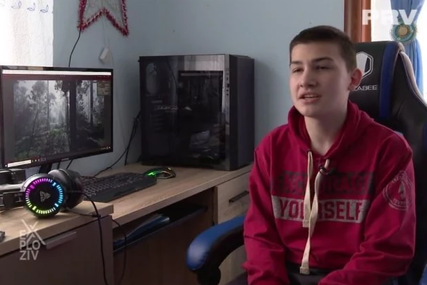 Zahvaljujući tutorijalima pomaže roditeljima: Filip (13) do skoro nije imao internet, a sada programira, pravi igrice i crta