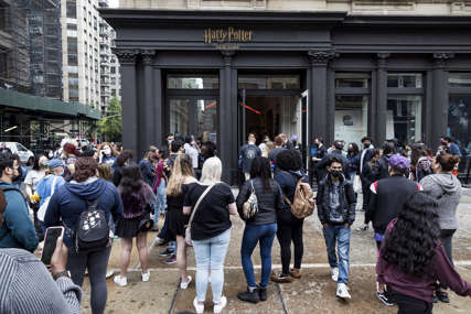 FANOVI U TRANSU U Njujorku otvorena najveća prodavnica posvećena Hari Poteru