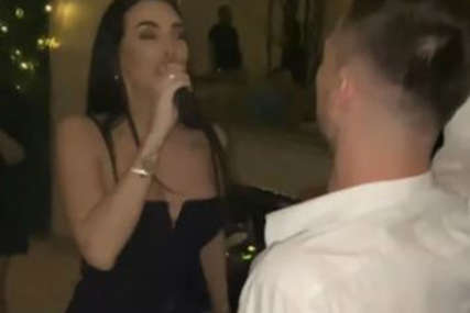 Katarina Grujić fudbaleru na uvce u transu pjevala NAVIJAČKE PJESME nakon što je dobila prsten (VIDEO)