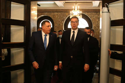 OD VUČIĆA DO NJUJORKA Hoće li brojne političke i diplomatske aktivnosti preokrenuti tok krize u BiH