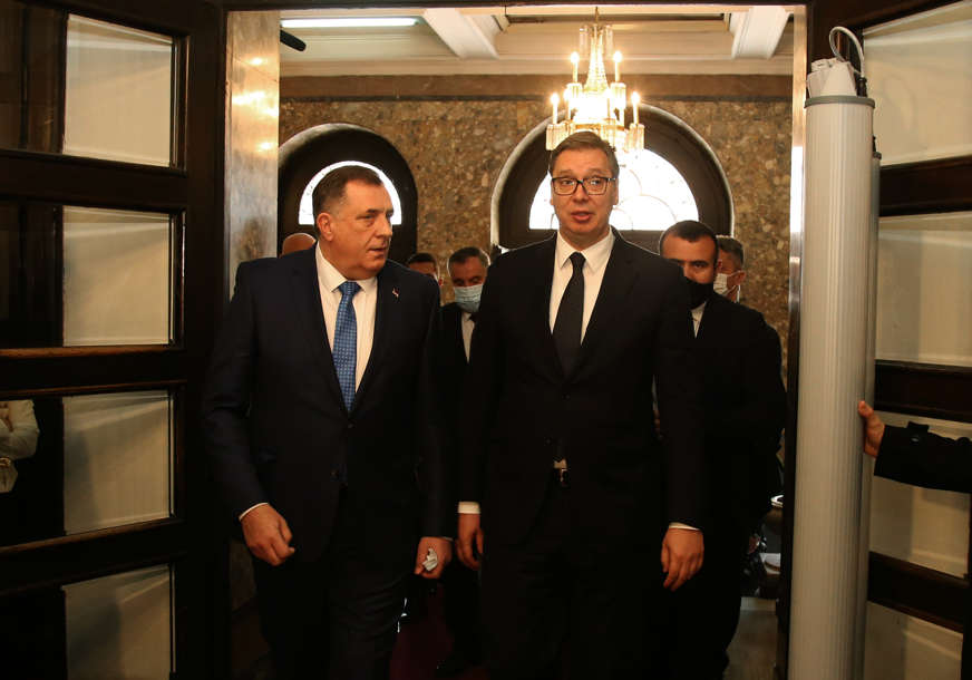 OD VUČIĆA DO NJUJORKA Hoće li brojne političke i diplomatske aktivnosti preokrenuti tok krize u BiH