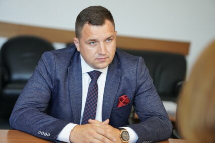 Opljačkan ministar za ljudska prava: Lopovi provalili u kuću Miloša Lučića