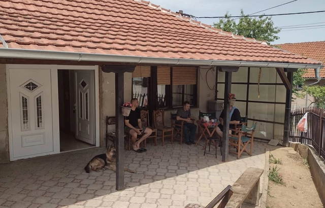 Nesrećni otac grli sliku sina jedinca, ne prestaje da jeca: Tuga u domu jednog od mladića poginulih u Njemačkoj