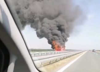 “Učinili su sve što su mogli” Autobus potpuno izgorio u blizini Lovćenca (VIDEO)